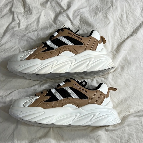 Steve Madden Tan and White Chunky Sneakers - Picture 2 of 5